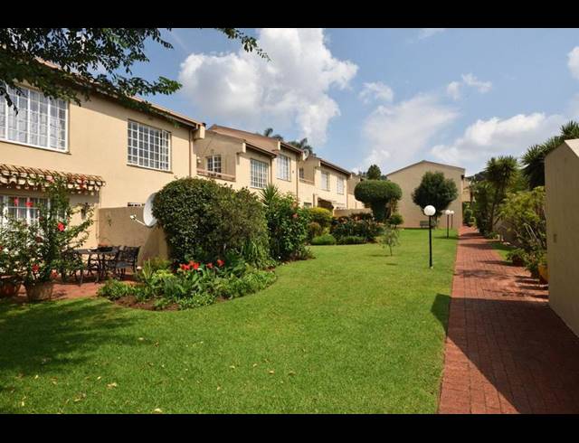 3 BEDROOM TOWNHOUSE FOR SALE IN BEDFORD PARK